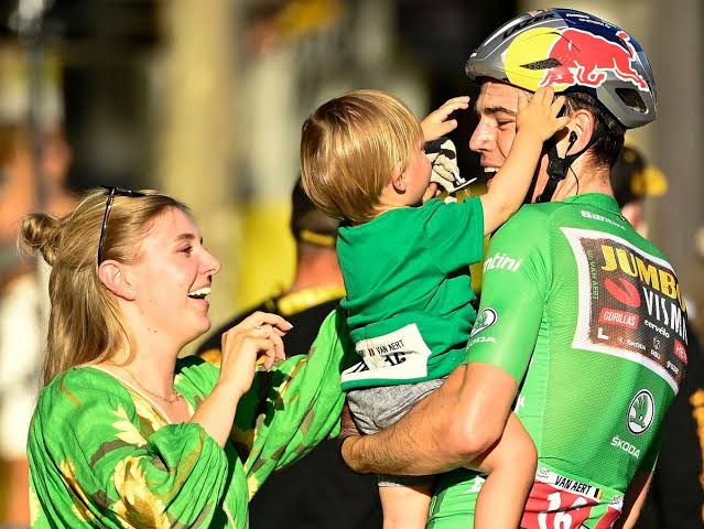 "Een appel valt niet ver van de boom": Wout Van Aerts vrouw deelt de